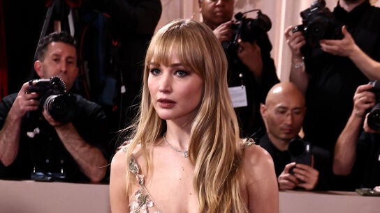 Jennifer Lawrence, sobre la alfombra roja de los Globos de Oro 2026