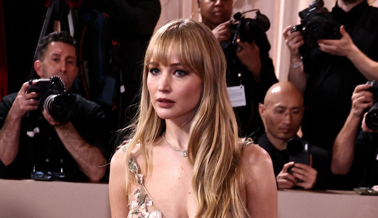 Jennifer Lawrence, sobre la alfombra roja de los Globos de Oro 2026