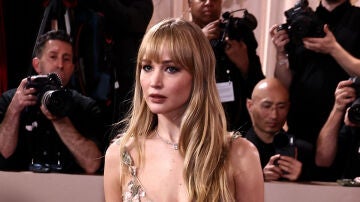 Jennifer Lawrence, sobre la alfombra roja de los Globos de Oro 2026