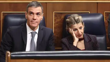 El presidente del Gobierno, Pedro Sánchez, y la vicepresidenta segunda y ministra de Trabajo y Economía Social, Yolanda Díaz, durante una sesión de control al Gobierno El presidente del Gobierno, Pedro Sánchez, y la vicepresidenta segunda y ministra de Trabajo y Economía Social, Yolanda Díaz, durante una sesión de control al Gobierno