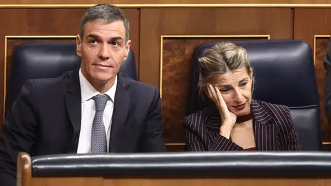 El presidente del Gobierno, Pedro Sánchez, y la vicepresidenta segunda y ministra de Trabajo y Economía Social, Yolanda Díaz, durante una sesión de control al Gobierno El presidente del Gobierno, Pedro Sánchez, y la vicepresidenta segunda y ministra de Trabajo y Economía Social, Yolanda Díaz, durante una sesión de control al Gobierno