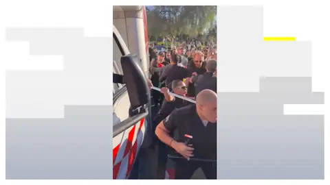 Un vehículo irrumpe en la protesta Un vehículo irrumpe en la protesta