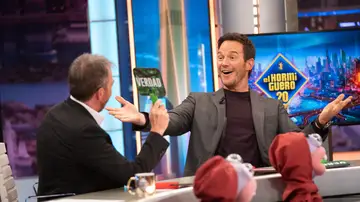 La surrealista historia escatológica con la que Chris Pratt despistó a Pablo Motos en 'Historias engañosas' La surrealista historia escatológica con la que Chris Pratt despistó a Pablo Motos en 'Historias engañosas'