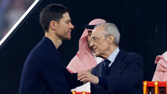 Xabi Alonso y Florentino P&eacute;rez tras la final de la Supercopa de Espa&ntilde;a