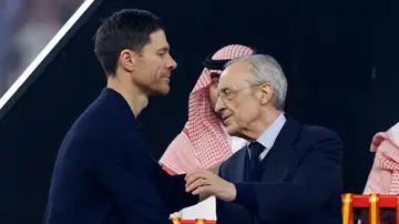 Xabi Alonso y Florentino Pérez tras la final de la Supercopa de España Xabi Alonso y Florentino Pérez tras la final de la Supercopa de España