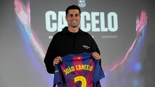 Cancelo, presentado con el Barcelona Cancelo, presentado con el Barcelona