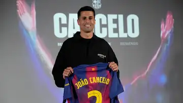 Cancelo, presentado con el Barcelona Cancelo, presentado con el Barcelona