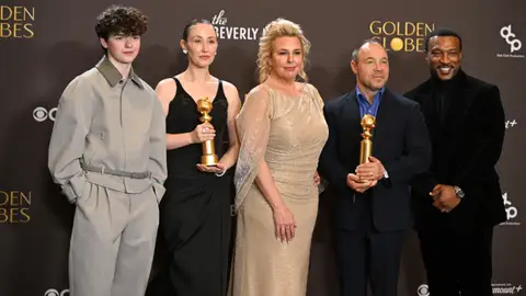 Owen Cooper, Stephen Graham y el equipo de Adolescencia en los Globos de Oro Owen Cooper, Stephen Graham y el equipo de Adolescencia en los Globos de Oro