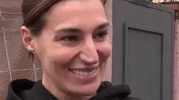 Eugenia Osborne ante los micrófonos Eugenia Osborne ante los micrófonos