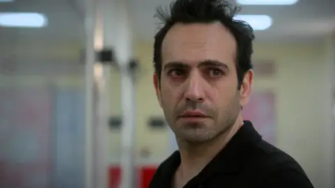 La lección de vida del doctor Reha que hace llorar a Evren La lección de vida del doctor Reha que hace llorar a Evren