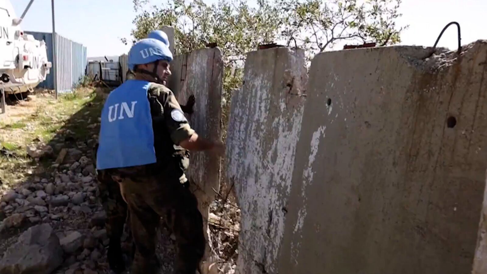 Israel ataca a cascos azules españoles en el Líbano después de que la patrulla española le pidiera detener la actividad