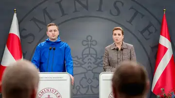 El primer ministro de Groenlandia, Jens-Frederik Nielsen (izq.), y la primera ministra de Dinamarca, Mette Frederiksen El primer ministro de Groenlandia, Jens-Frederik Nielsen (izq.), y la primera ministra de Dinamarca, Mette Frederiksen