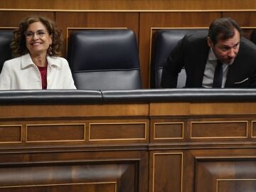 La vicepresidenta primera y ministra de Hacienda, Mar&iacute;a Jes&uacute;s Montero y el ministro de Transportes y Movilidad Sostenible, &Oacute;scar Puente