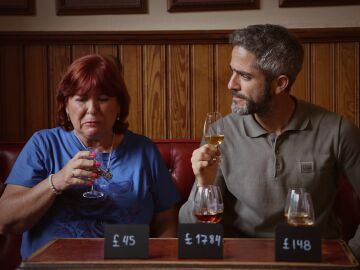 Mercedes y Roberto Leal se enfrentan a una cata de Whisky