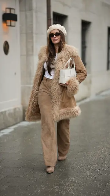 Abrigo con detalles de pelo Abrigo con detalles de pelo