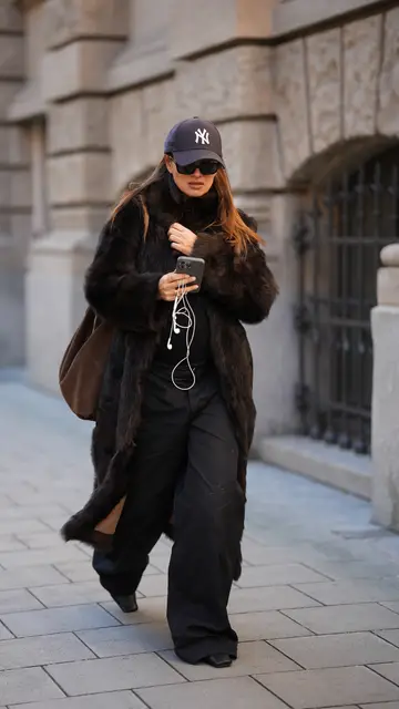 Abrigo largo de pelo marrón oscuro Abrigo largo de pelo marrón oscuro