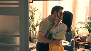 Begoña y Andrés vuelven a besarse como la primera vez: “Quizás algún día podamos caminar juntos de la mano” Begoña y Andrés vuelven a besarse como la primera vez: “Quizás algún día podamos caminar juntos de la mano”