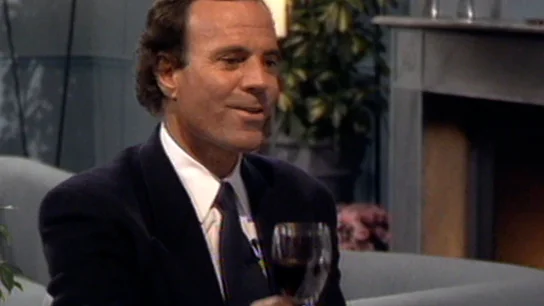 Julio Iglesias en Espejo Público. Julio Iglesias en Espejo Público.