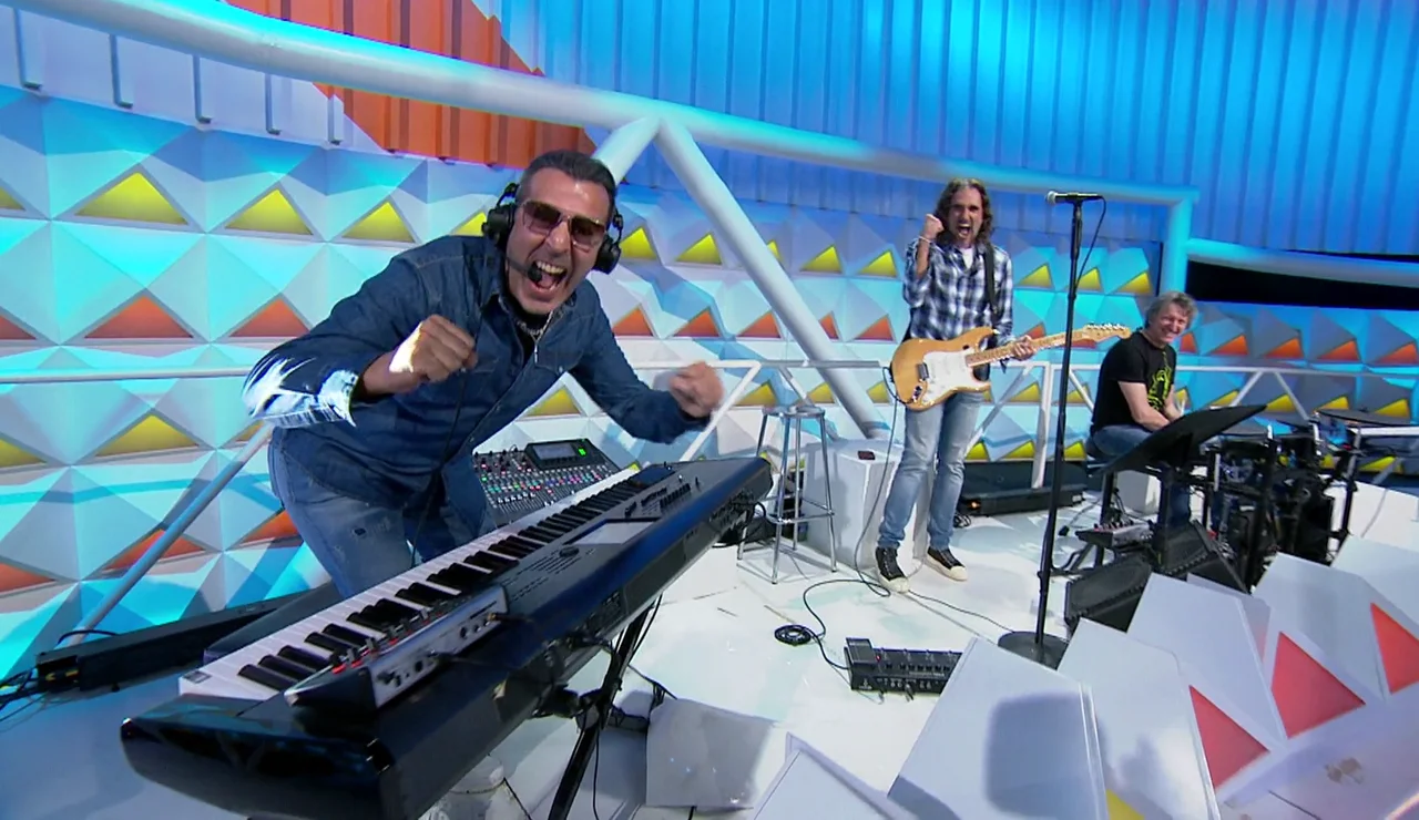 La banda de La ruleta pone en pie al plató con este temazo de Celtas Cortos