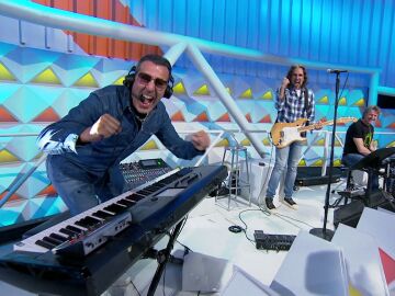 La banda de La ruleta pone en pie al plat&oacute; con este temazo de Celtas Cortos