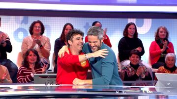 El accidentado saludo de Canco Rodr&iacute;guez a Roberto Leal en Pasapalabra: &ldquo;Me has pisado&rdquo;