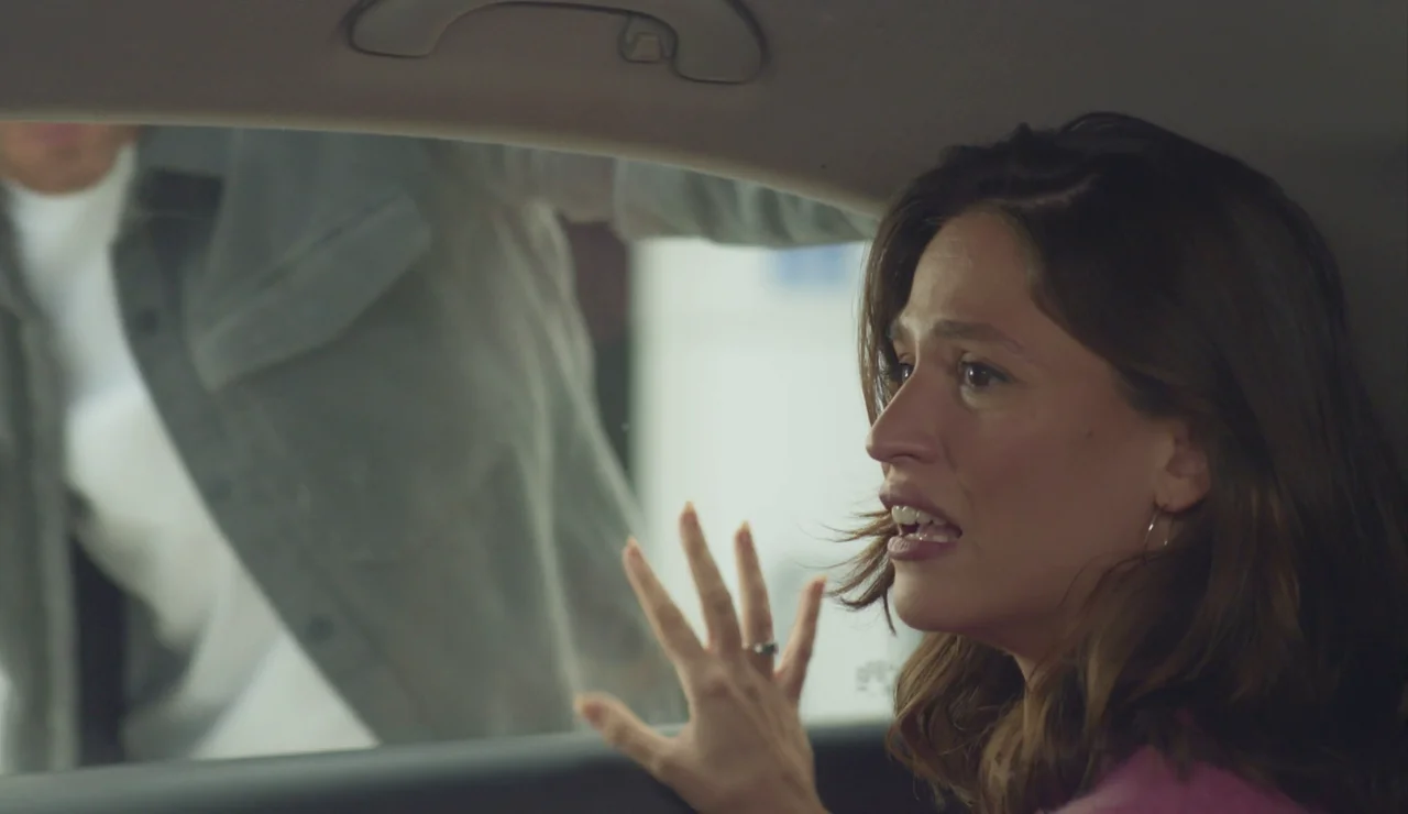 Saúl burla a toda la policía y logra lo imposible: ¡secuestra a Amanda justo delante de César!