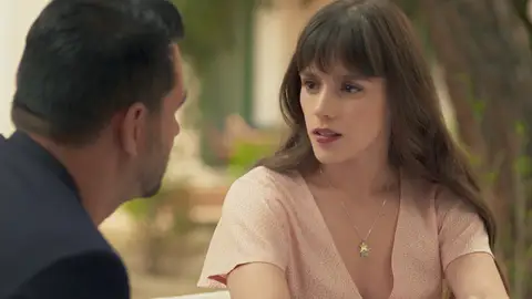 David quiere adoptar al hijo de Julia... ¡y le pide matrimonio! David quiere adoptar al hijo de Julia... ¡y le pide matrimonio!