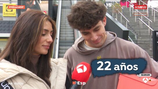 joven reaccionando a v&iacute;deos julio