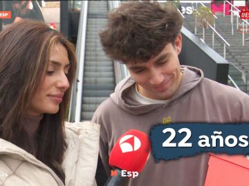 joven reaccionando a v&iacute;deos julio