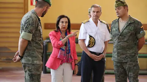 Imagen de archivo de la ministra Robles visitando a los militares españoles que apoyan a Ucrania Imagen de archivo de la ministra Robles visitando a los militares españoles que apoyan a Ucrania