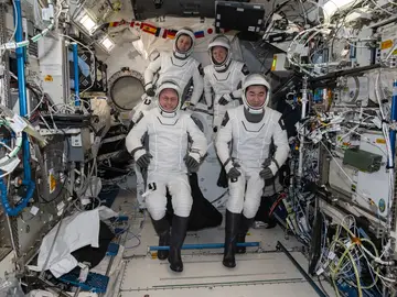 Ameriza con éxito en aguas del Pacífico la Crew-11 de la NASA Ameriza con éxito en aguas del Pacífico la Crew-11 de la NASA