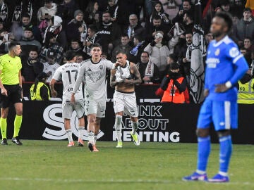 Los jugadores del Albacete celebran el tercer gol ante el Real Madrid
