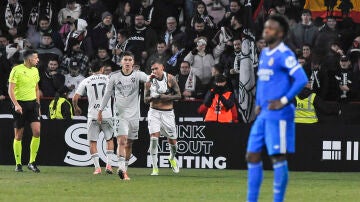 Los jugadores del Albacete celebran el tercer gol ante el Real Madrid