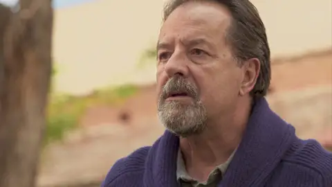 Saúl se deja ver en el cementerio y pone en alerta a Octavio Saúl se deja ver en el cementerio y pone en alerta a Octavio