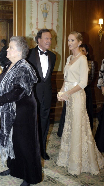 Julio Iglesias y Miranda Rynsburger