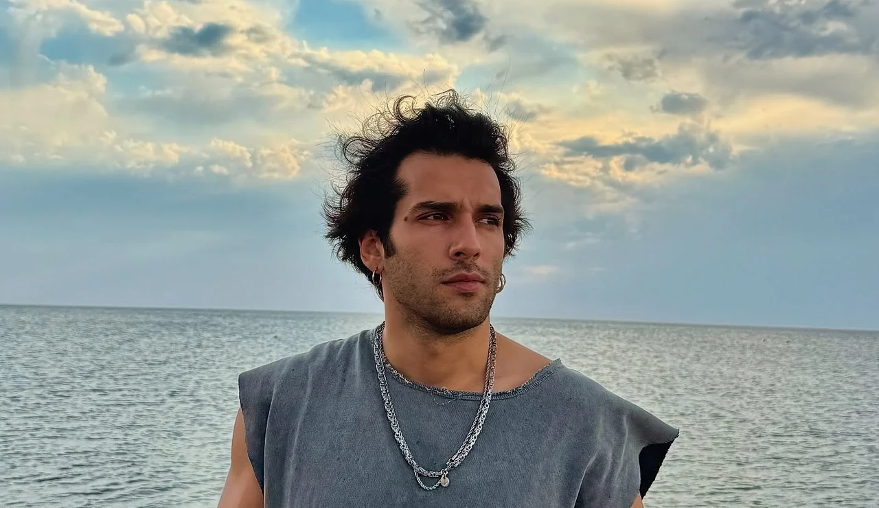 Baran Bölükbaşı interpreta a Tarik Ihsanli en Una nueva vida