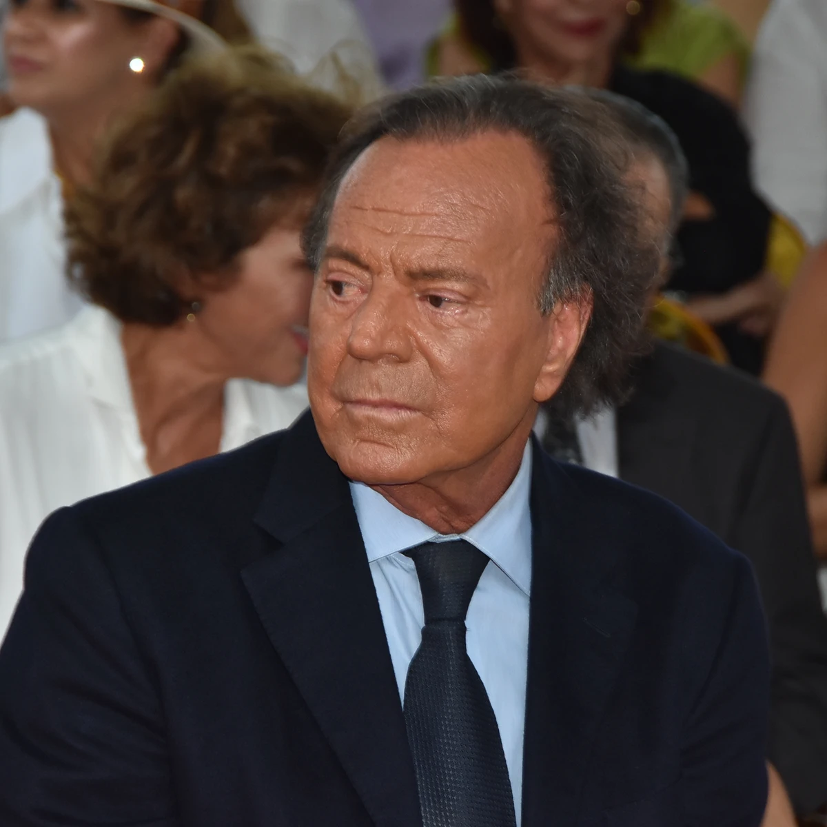 Julio Iglesias defiende que la Fiscalía no puede investigar una posible agresión sexual en el extranjero y pide su archivo