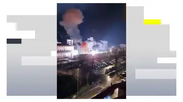 Explosión en la estación de trenes de Tortosa por un vagón incendiado y la caída de la catenaria Explosión en la estación de trenes de Tortosa por un vagón incendiado y la caída de la catenaria