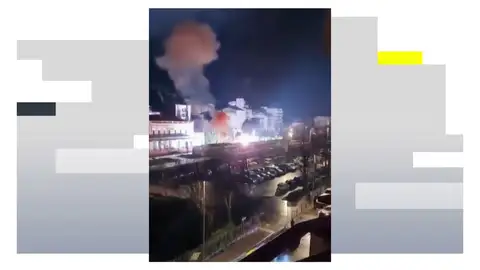 Explosión en la estación de trenes de Tortosa por un vagón incendiado y la caída de la catenaria Explosión en la estación de trenes de Tortosa por un vagón incendiado y la caída de la catenaria