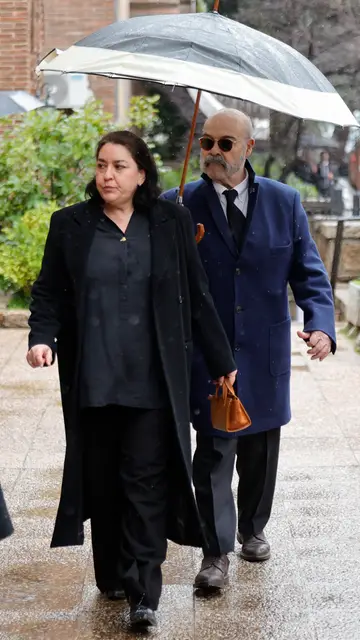 Ana Pérez Lorente y Antonio Resines durante el funeral de Irene de Grecia en Madrid Ana Pérez Lorente y Antonio Resines durante el funeral de Irene de Grecia en Madrid