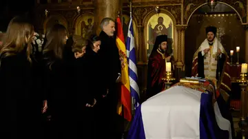 - La reina emérita Sofía, junto a los reyes Felipe VI y Letizia, la Princesa de Asturias y la infanta Sofía, en la catedral ortodoxa griega de San Andrés y San Demetrio de Madrid. - La reina emérita Sofía, junto a los reyes Felipe VI y Letizia, la Princesa de Asturias y la infanta Sofía, en la catedral ortodoxa griega de San Andrés y San Demetrio de Madrid.