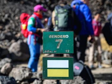 La ecotasa del Teide, en Tenerife, para acceder a senderos se cobrar&aacute; desde este lunes para no residentes en la isla