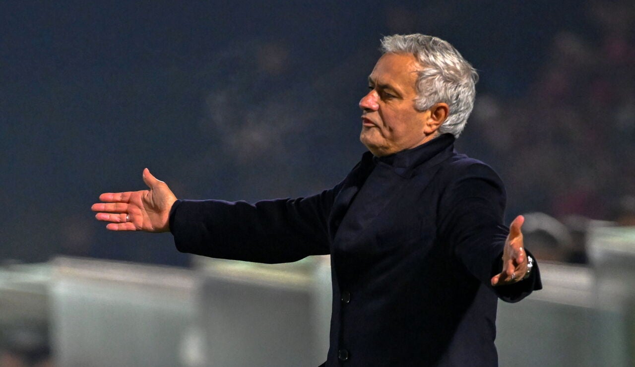 Jose Mourinho en un partido del Benfica