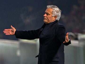 Jose Mourinho en un partido del Benfica