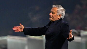 Jose Mourinho en un partido del Benfica