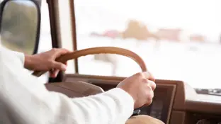 Mueren trece alumnos en un accidente de minibús escolar en Johannesburgo, Sudáfrica Conductor al volante