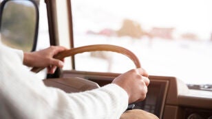 Mueren trece alumnos en un accidente de minib&uacute;s escolar en Johannesburgo, Sud&aacute;frica