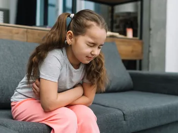 Niña con dolor de vientre Niña con dolor de vientre