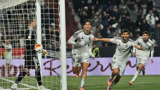 Javi Villar celebra su gol al Real Madrid en octavos