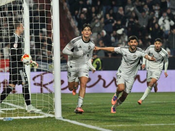 Javi Villar celebra su gol al Real Madrid en octavos